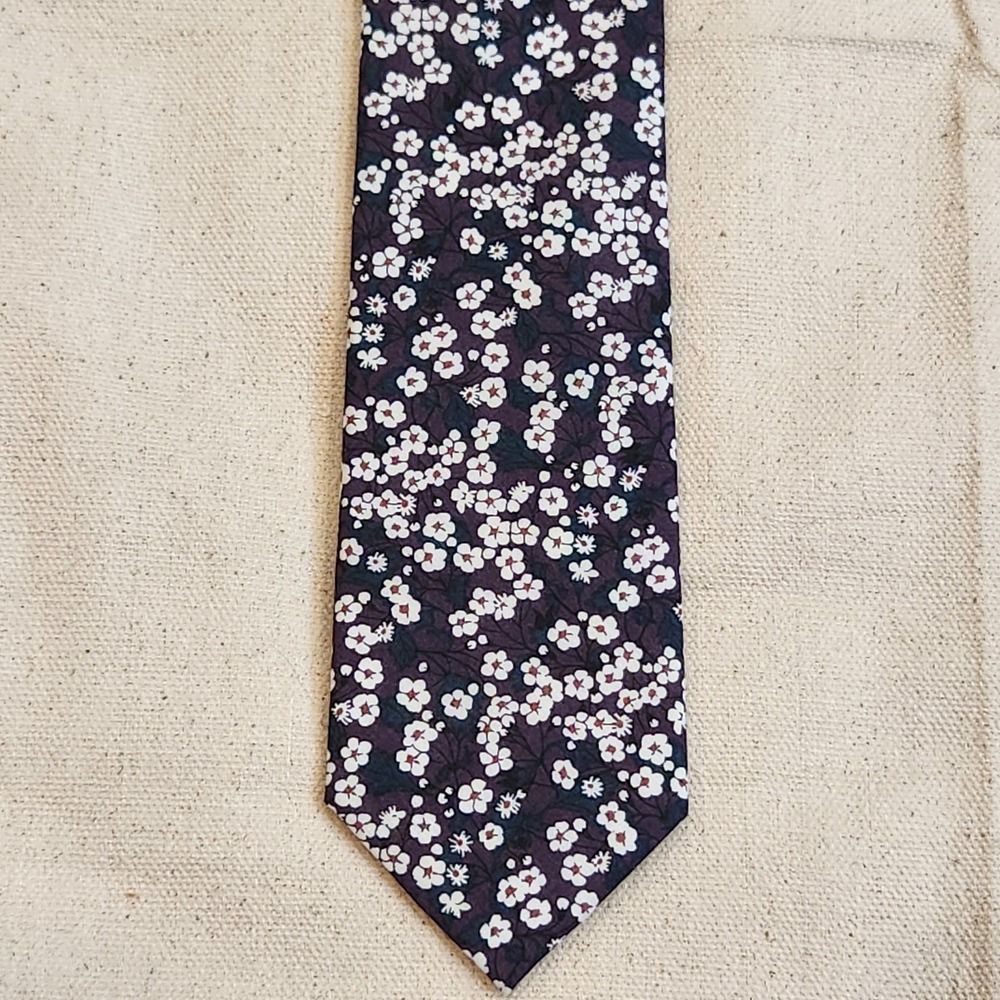 Gianni Feraud Premium Collection Necktie Purple White Floral 100% Cotton Tie
